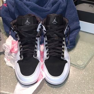 Jordan 1 White and Metallic Silver